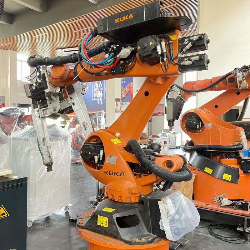 Instalação de parede Usados robôs KUKA com 6 eixos e IP 65 Segurança capacidade de carga super 210kg!