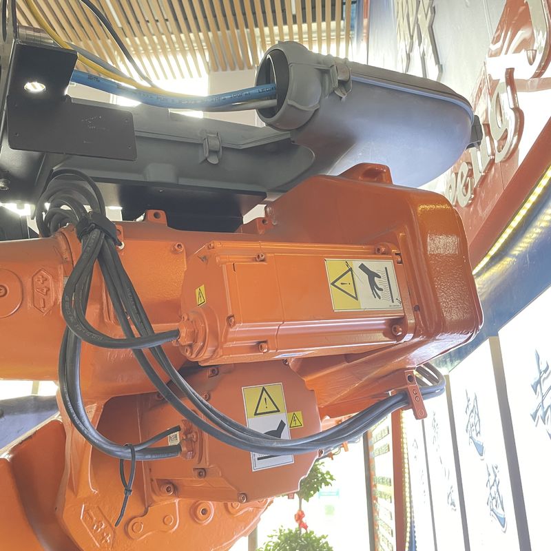 Assoalho que monta os robôs usados 6640-235/2.55 de ABB braço do robô industrial de 6 linhas centrais