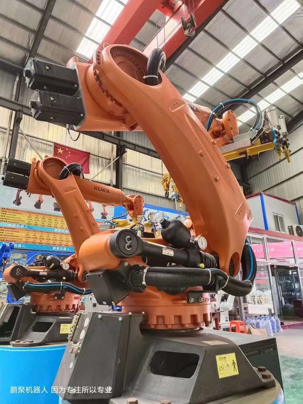 Programação Kuka de um robô de paletização com ±0,1 mm de repetibilidade e fácil integração em sistemas existentes
