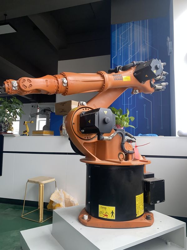 Kuka KR16-3 16kg carga útil 1611mm alcançar Programação teto montagem Soldadura Robô para flexível e arco Soldadura montagem revestimento máquina de corte máquina de carga