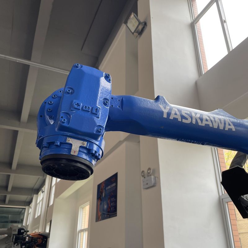 Programação de computadores Usados robôs YASKAWA com capacidade de carga útil de 50 kg Manuseio de material, corte de plasma