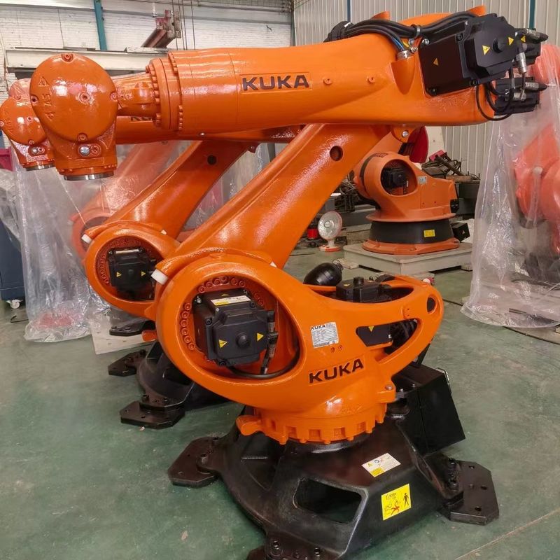 KUKA KR 210 R3100 Ultra C4 Prensagem, paletização, pintura, polir, corte por jato de água 210 Kg 3100 mm
