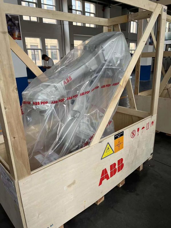 NOVA ABB IRB 6700-300/2.70, Carga 300kg, Alcance 2700mm, Soldadura por arco, Montaria, Carregamento e descarregamento de peças, Educação