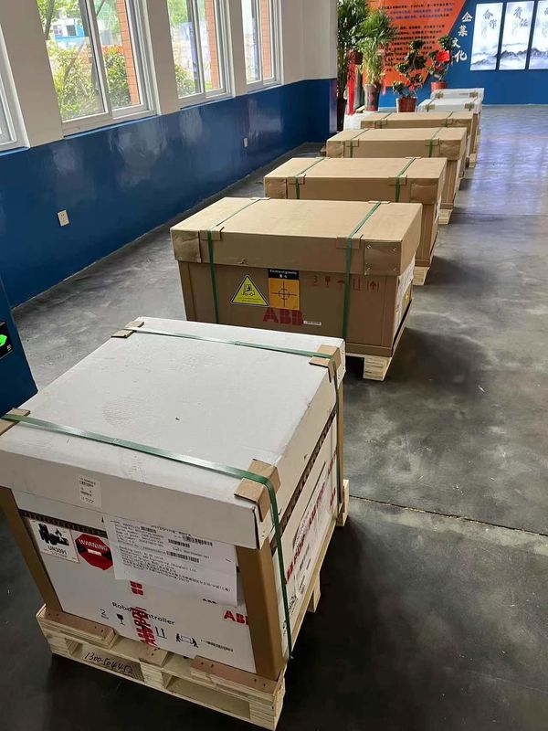 NOVA ABB IRB 1600 10/1.45, 10 kg Carga, 1450 mm, Soldadura por arco, Montaria, Carregamento e descarregamento de peças, Educação
