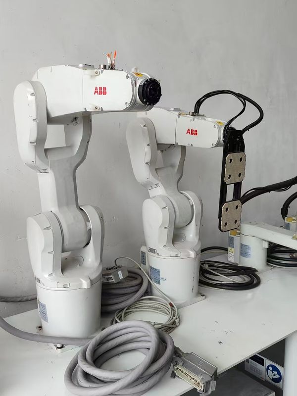 ABB IRB 1200 (5/0.9) Robô para manipulação de peças, polir, medir, montar peças