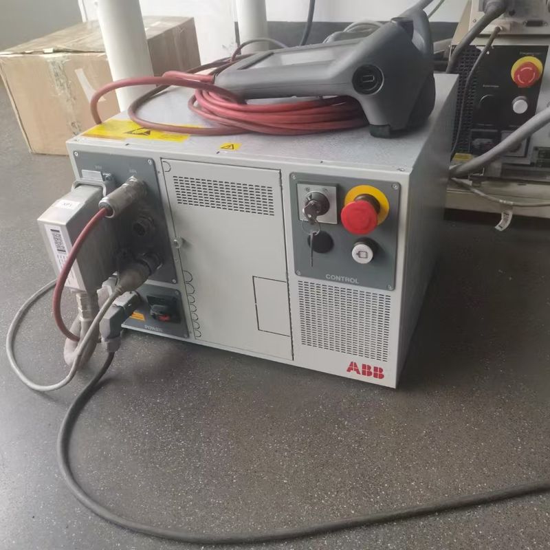 ABB IRB 1200 (5/0.9) Robô para manipulação de peças, polir, medir, montar peças