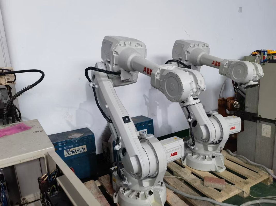 Raio de Trabalho 1850mm Robôs KUKA Usados Oferecendo Nível de Ruído Inferior a 75 DB Velocidade 2,5 M por Segundo Projetado para Operações Robóticas