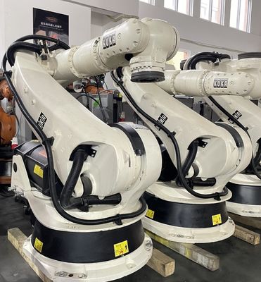 A linha central 6 usou robôs de solda industriais multifuncionais dos robôs KR150-2 2000 de Kuka