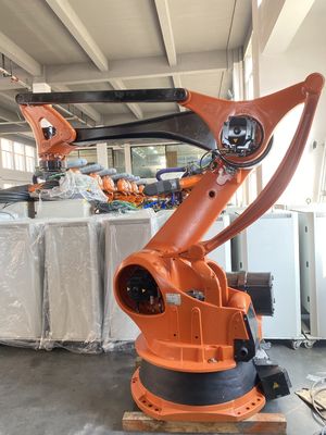 O assoalho Palletizing da linha central do robô quatro do PA de KUKA KR100-2 instalou