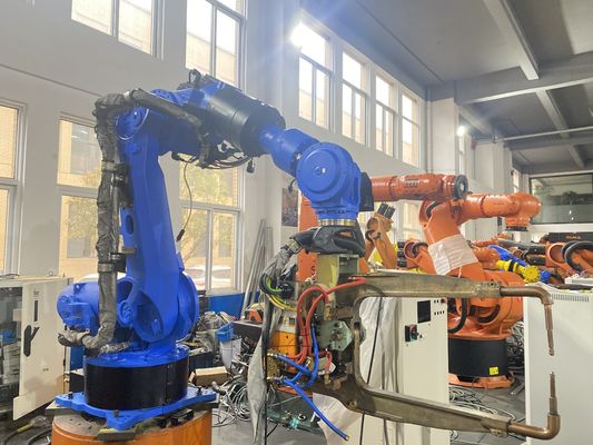 Asakawa Robot Mergulhe profundamente na perfeição de soldagem com a Yaskawa MA1400 Obtenha soldagens consistentes e de alta qualidade com facilidade Transforme sua fabricação com suas capacidades de última geração