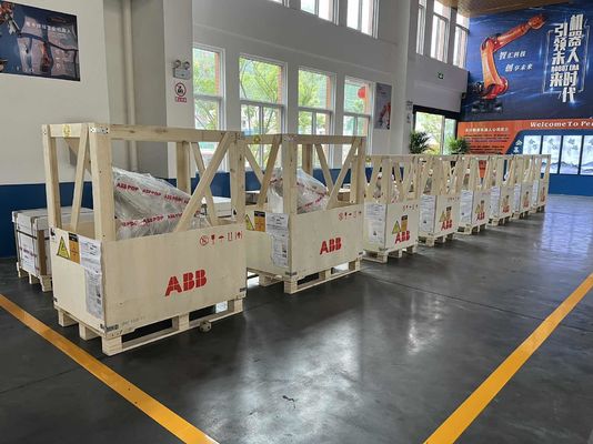 NOVA ABB IRB 2600 M2004 20/12 -1.65/1.85 20 kg Soldadura por arco, pressão, carregamento e descarregamento de peças, usinagem