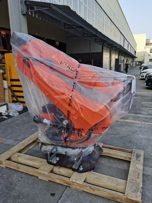 NOVA KUKA KR210 R2700, KRC4, carga de 210 kg, alcance de 2700 mm, paletização, montagem, carregamento e descarregamento de peças, educação