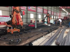 O KUKA KR 16 L6 é um braço robótico de baixa carga útil de longo alcance.